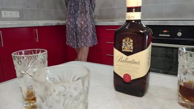 Sexo com a mulher bêbeda de um amigo. Espero não a engravidar.