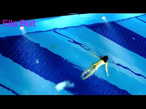 ❤️ Não consigo parar de ver, jovem loira apanhada a nadar nua na piscina da estância balnear ELLA BOLT ️ Sexo vídeo em nós pt.mysexgamer.ru ❌❤
