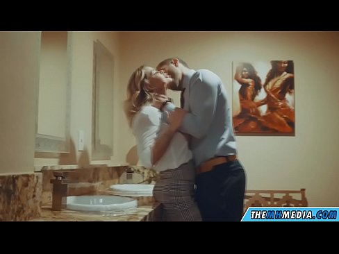 ❤️ Quando uma loira peituda o seduz numa casa de banho pública ️ Sexo vídeo em nós pt.mysexgamer.ru ❌❤